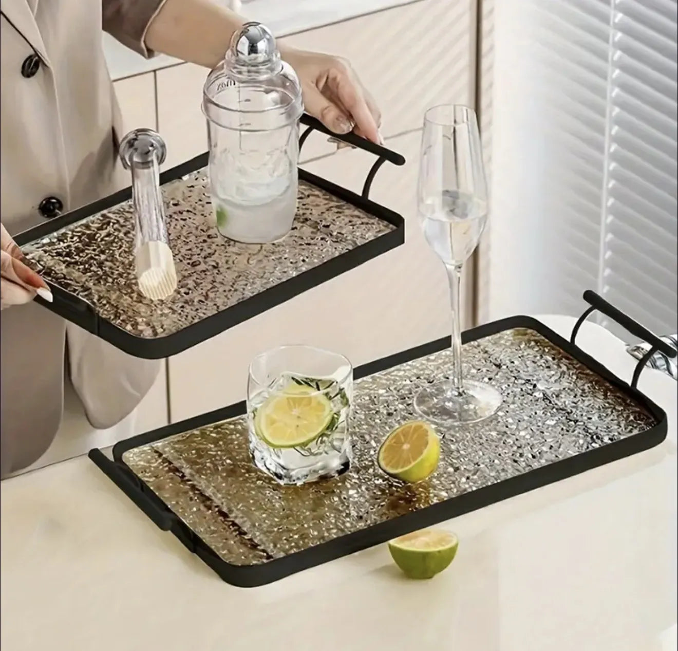 Lot de 2 plateaux en plexiglass