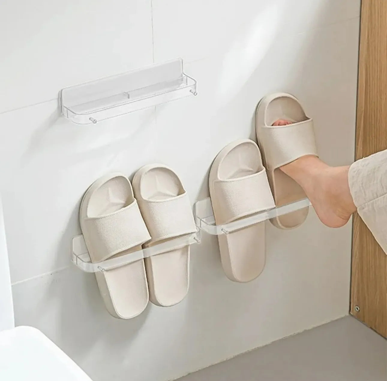 Organisateur pantoufles en plexiglass adhésif
