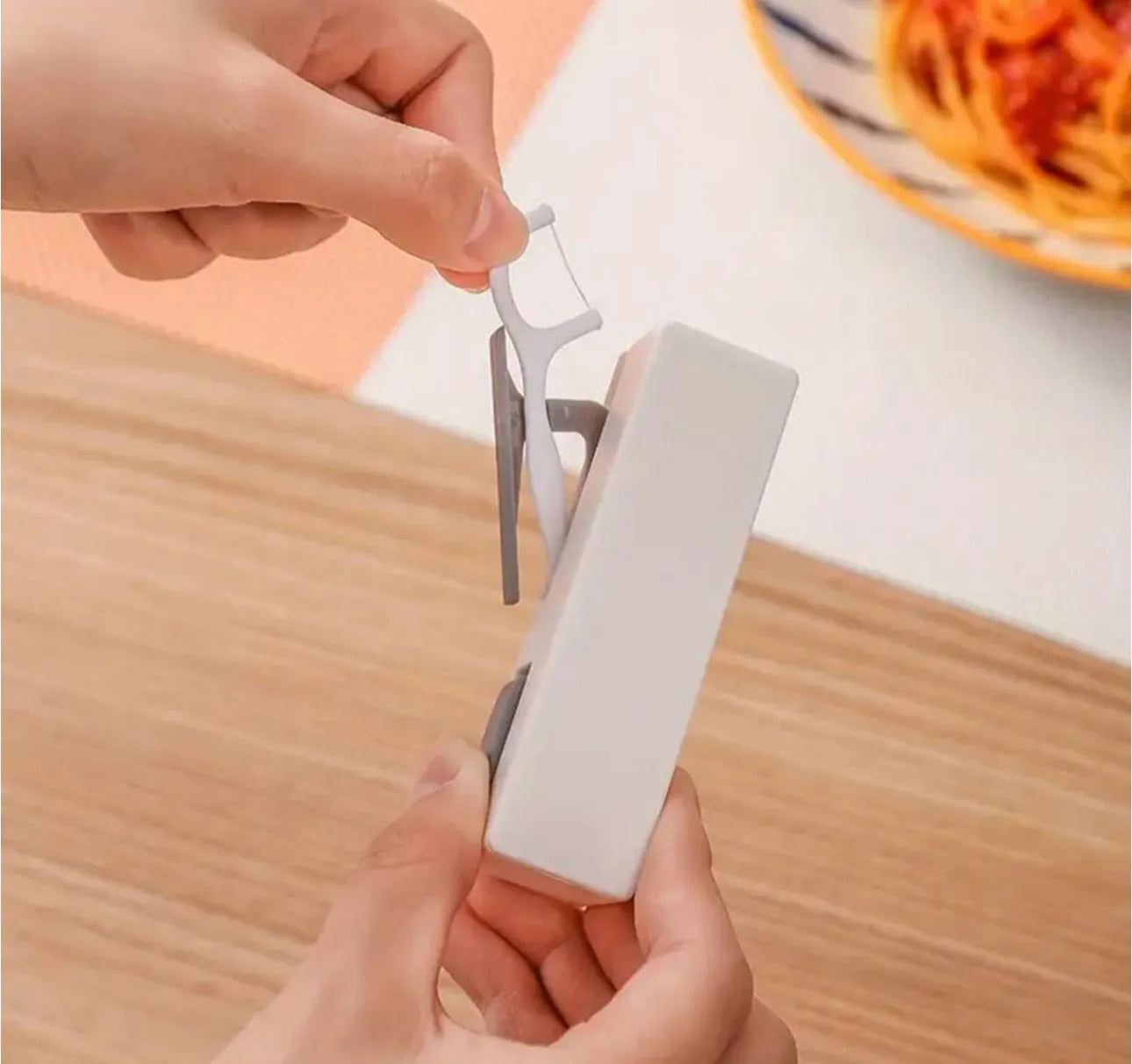 Distributeur de fil dentaire