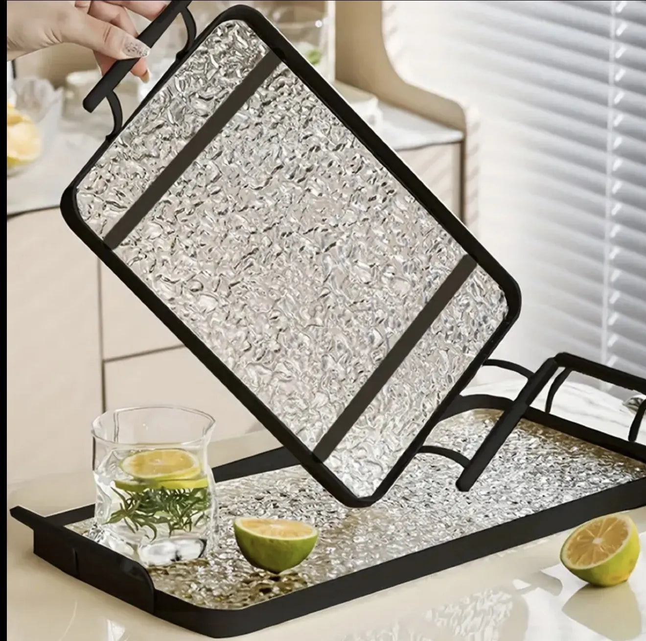 Lot de 2 plateaux en plexiglass