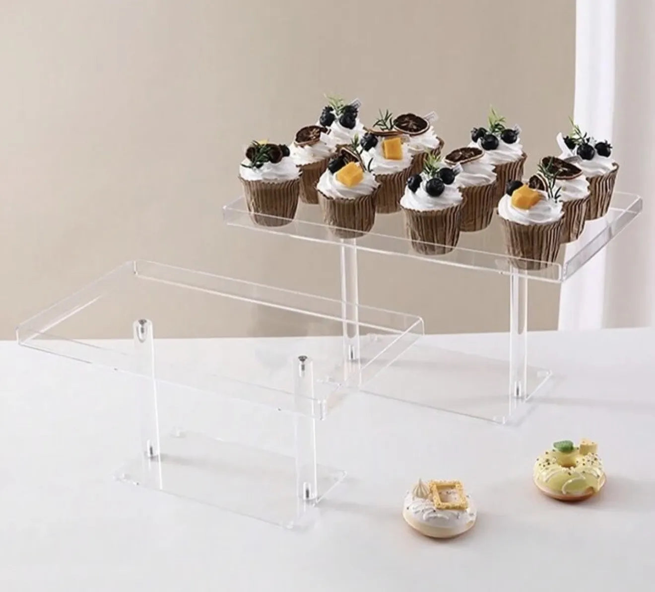 Lot de trois présentoirs en plexiglass