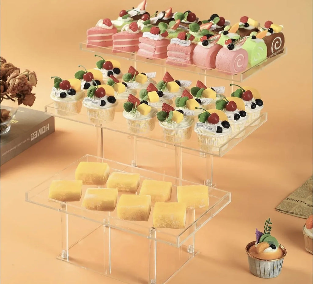 Lot de trois présentoirs en plexiglass