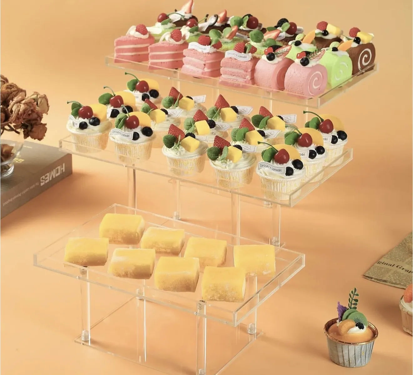 Lot de trois présentoirs en plexiglass