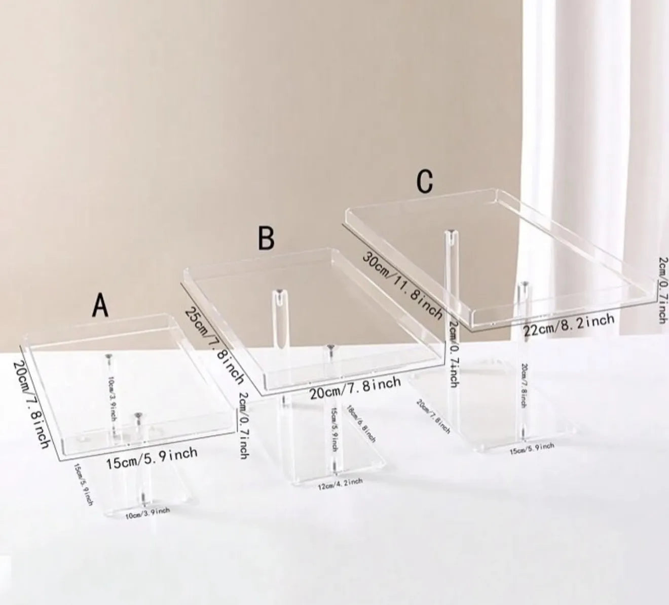 Lot de trois présentoirs en plexiglass