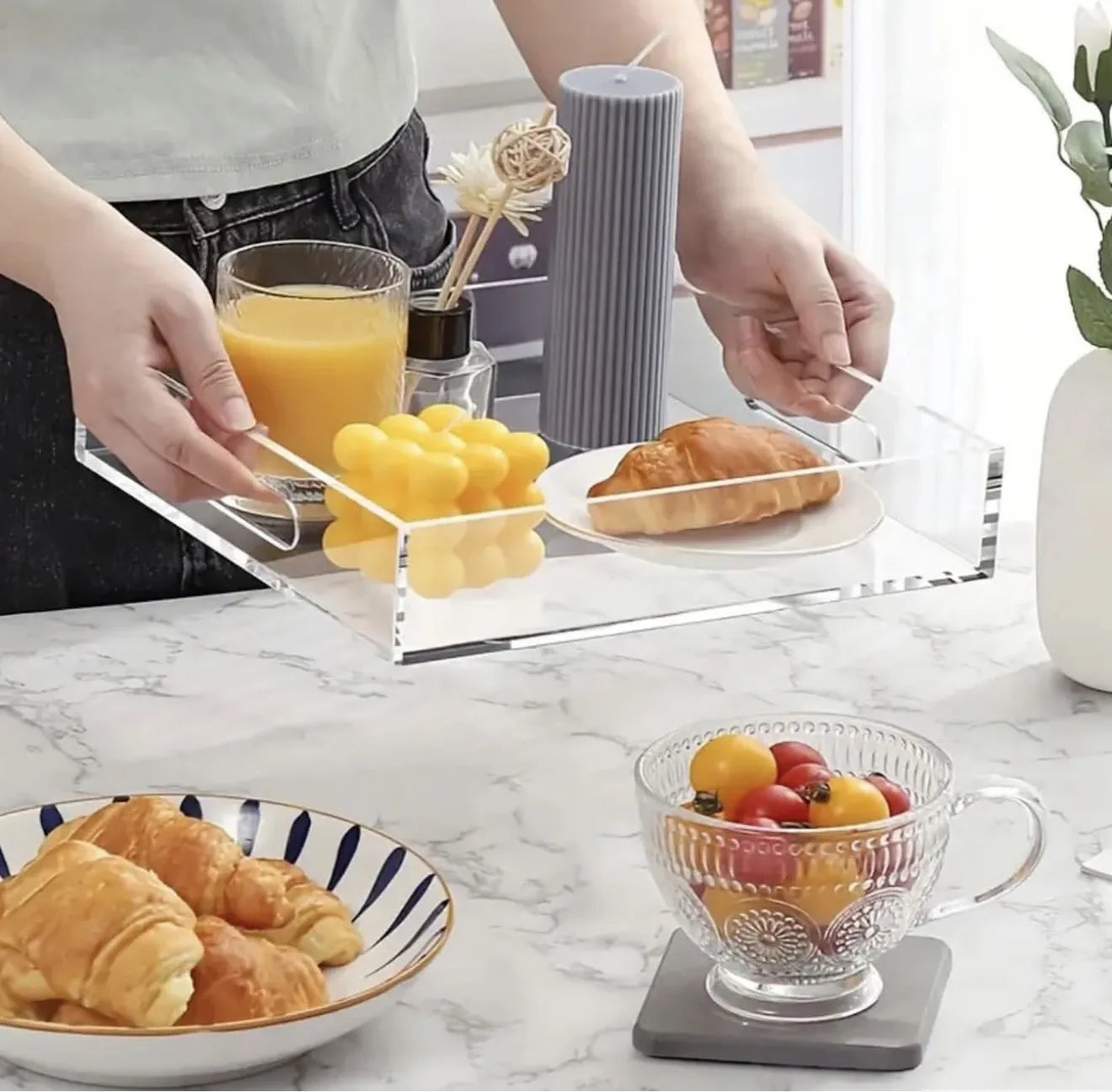 Plateau en plexiglass multifonctions