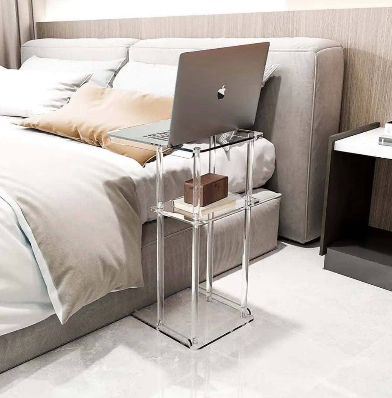 Table d'appoint en plexiglass