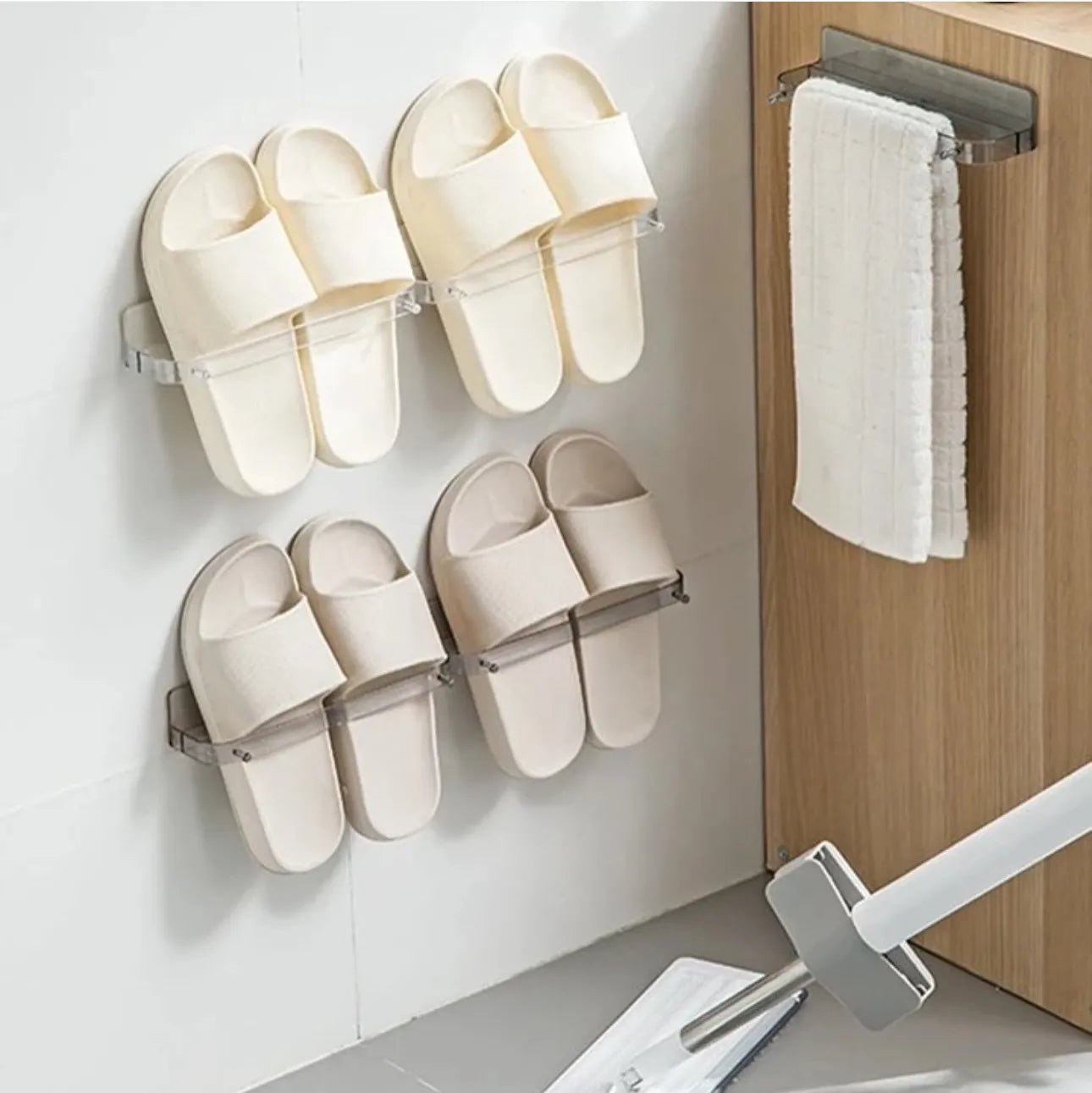 Organisateur pantoufles en plexiglass adhésif